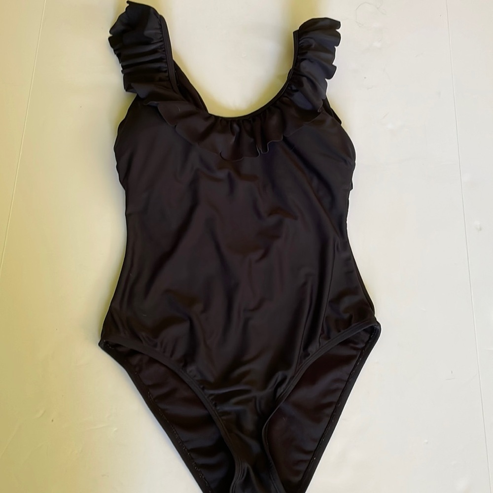 Sugar Coast Elegant Black Ruffled One-Piece Swimsuit size M